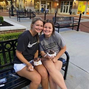 Meet your Posher, Lana